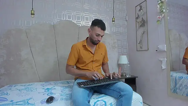 Snapshot of onlymen2025 chatting on 10-20-25, 08:53 onlymen2025 online show from 10-20-25, 08:53