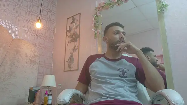 Snapshot of onlymen2025 chatting on 10-23-25, 04:06 onlymen2025 online show from 10-23-25, 04:06