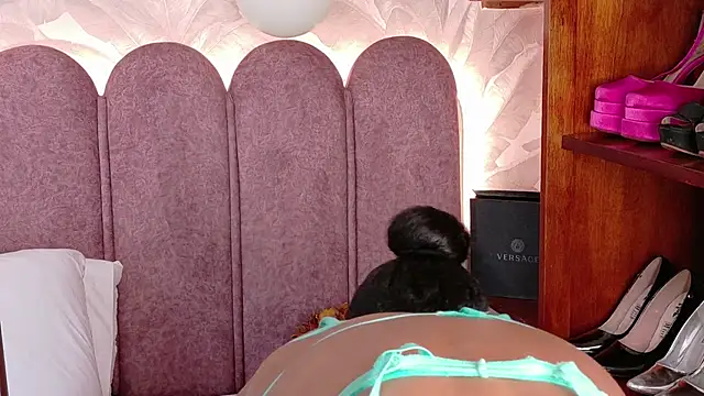 Bella-Torres online show from 11-28-25, 05:10