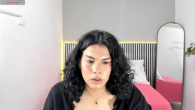 Snapshot of Little_Alli chatting on 10-21-25, 07:47 Little Alli online show from 10-21-25, 07:47