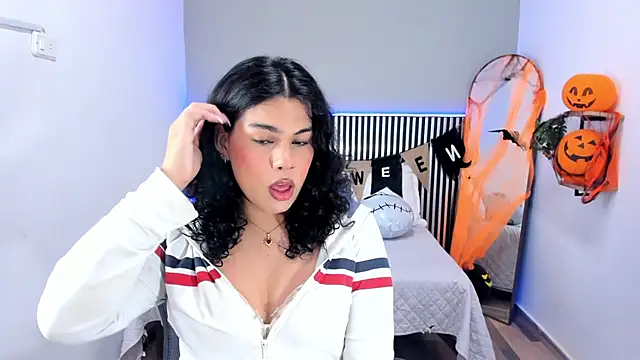 Snapshot of Little_Alli chatting on 10-27-25, 07:40 Little Alli online show from 10-27-25, 07:40