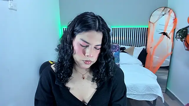 Snapshot of Little_Alli chatting on 10-30-25, 09:15 Little Alli online show from 10-30-25, 09:15