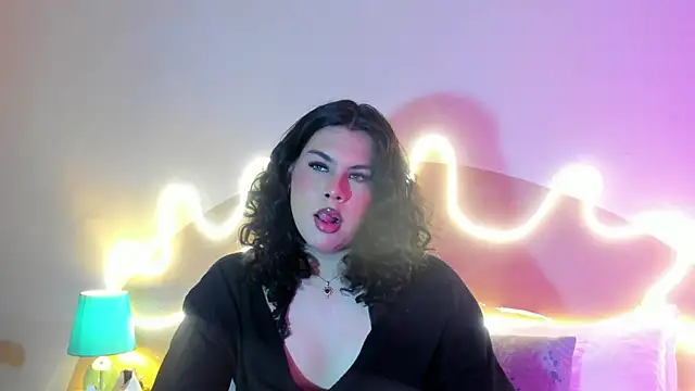 Snapshot of Little_Alli chatting on 11-06-25, 12:55 Little Alli online show from 11-06-25, 12:55