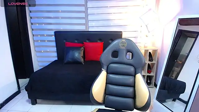 Kendall rossii  online show from 10-28-25, 03:10