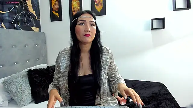 Snapshot of Aisha_Saleh chatting on 10-14-25, 12:17 Aisha Saleh online show from 10-14-25, 12:17