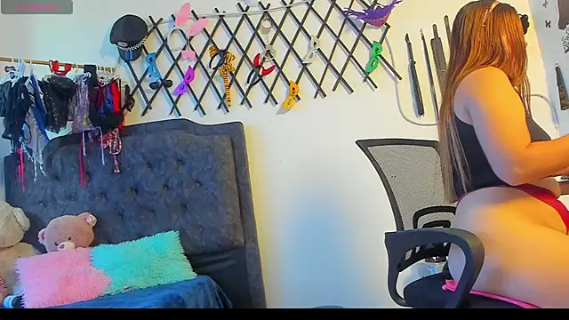 emilyfreire online show from 11-12-25, 03:01