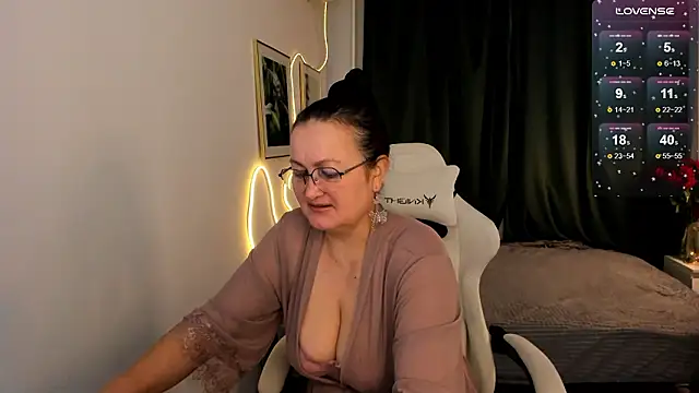 hottyannaa online show from 02-04-26, 02:39