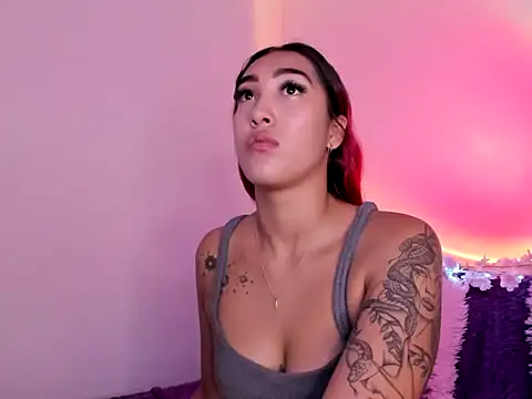 Snapshot of HeidyRousse chatting on 11-15-25, 08:55 HeidyRousse online show from 11-15-25, 08:55