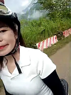 Snapshot of sipy- chatting on 10-20-25, 01:17 sipy- online show from 10-20-25, 01:17