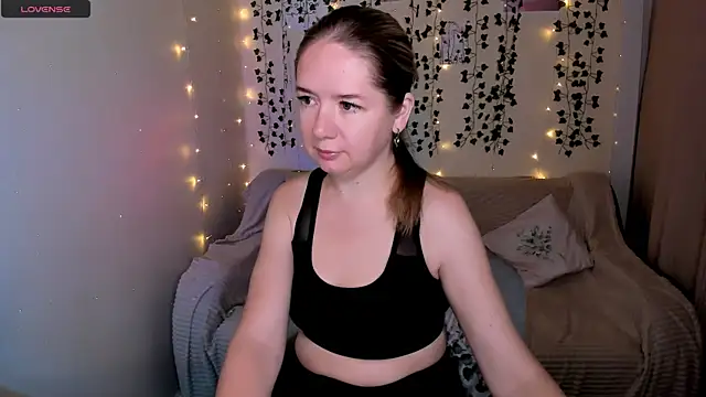 Snapshot of Evaa_Braunn chatting on 10-20-25, 02:12 Evaa Braunn online show from 10-20-25, 02:12