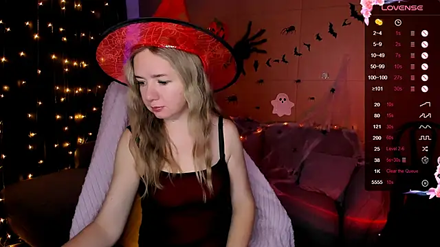 Snapshot of Evaa_Braunn chatting on 10-27-25, 02:04 Evaa Braunn online show from 10-27-25, 02:04