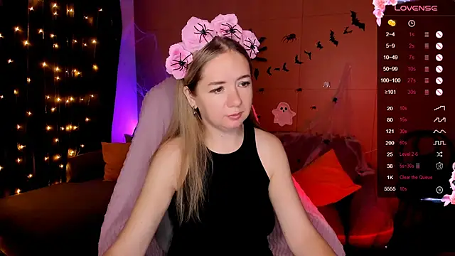 Snapshot of Evaa_Braunn chatting on 10-28-25, 02:15 Evaa Braunn online show from 10-28-25, 02:15