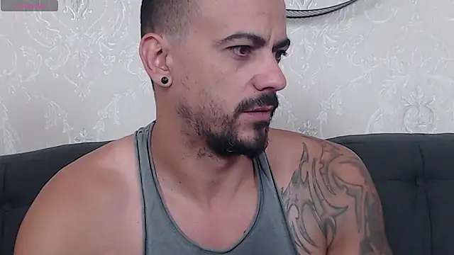 Snapshot of RyanVibe chatting on 10-14-25, 11:22 RyanVibe online show from 10-14-25, 11:22