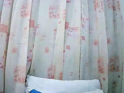 JuicyLipsXx1 online show from 10-15-25, 08:09