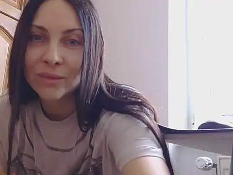 Snapshot of Olivarra chatting on 02-17-26, 10:12 Olivarra online show from 02-17-26, 10:12