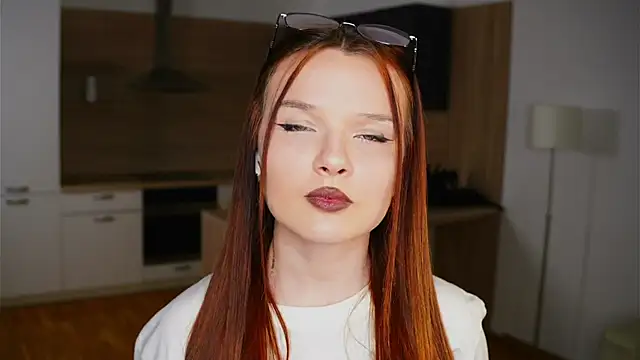 Snapshot of RonnieSchmertz chatting on 10-17-25, 05:04 RonnieSchmertz online show from 10-17-25, 05:04