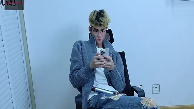 sexyboy-lele online show from 10-15-25, 12:05