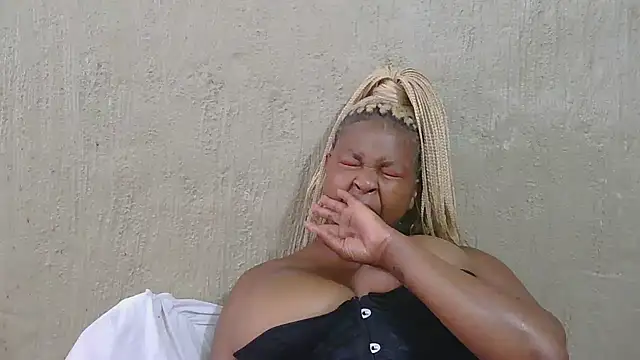 Snapshot of ZuriVixen chatting on 10-18-25, 09:32 ZuriVixen online show from 10-18-25, 09:32