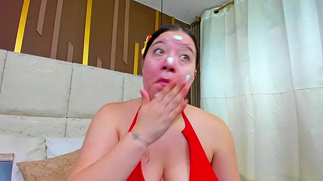 Snapshot of AmbarGills chatting on 04-15-26, 01:18 AmbarGills online show from 04-15-26, 01:18