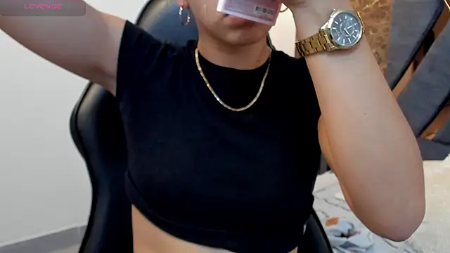 Snapshot of Vittoria_Conti_ chatting on 11-16-25, 01:28 Vittoria Conti online show from 11-16-25, 01:28