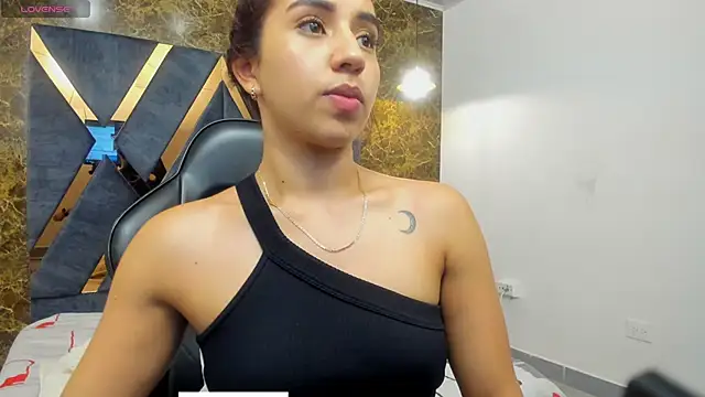 Snapshot of Vittoria_Conti_ chatting on 11-22-25, 04:17 Vittoria Conti online show from 11-22-25, 04:17