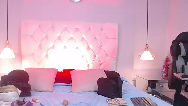 Bubbiecherry online show from 10-31-25, 07:48