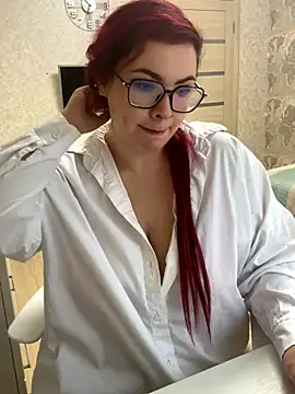 EmiStevens online show from 10-20-25, 07:31