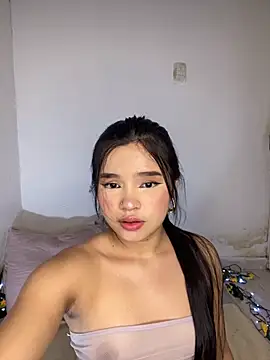 Snapshot of Violet_petite chatting on 10-21-25, 07:03 Violet petite online show from 10-21-25, 07:03