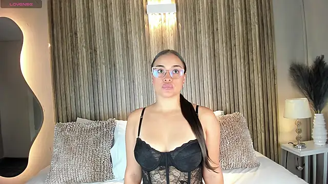 Snapshot of VanneCamiel chatting on 11-05-25, 11:43 VanneCamiel online show from 11-05-25, 11:43