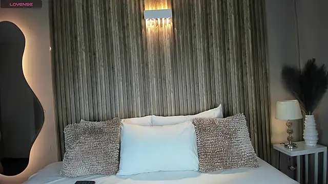 Snapshot of VanneCamiel chatting on 11-06-25, 11:33 VanneCamiel online show from 11-06-25, 11:33