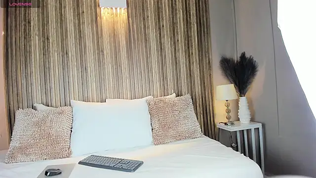 Snapshot of VanneCamiel chatting on 11-07-25, 11:43 VanneCamiel online show from 11-07-25, 11:43