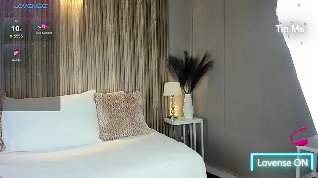 Snapshot of VanneCamiel chatting on 11-18-25, 11:36 VanneCamiel online show from 11-18-25, 11:36