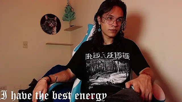 Snapshot of tom_1945 chatting on 12-19-25, 05:36 tom 1945 online show from 12-19-25, 05:36