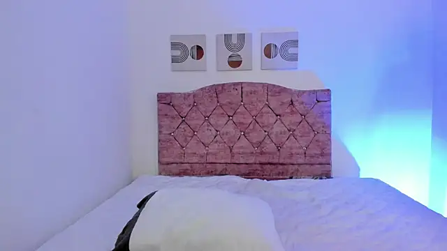 Snapshot of LoganRyder chatting on 10-22-25, 12:05 LoganRyder online show from 10-22-25, 12:05