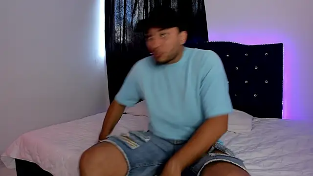 Snapshot of LoganRyder chatting on 10-27-25, 12:20 LoganRyder online show from 10-27-25, 12:20