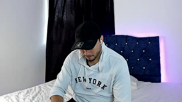 Snapshot of LoganRyder chatting on 10-30-25, 12:39 LoganRyder online show from 10-30-25, 12:39