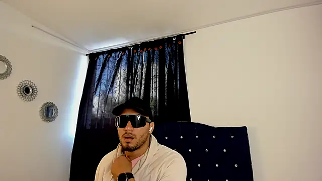 Snapshot of LoganRyder chatting on 11-06-25, 12:39 LoganRyder online show from 11-06-25, 12:39