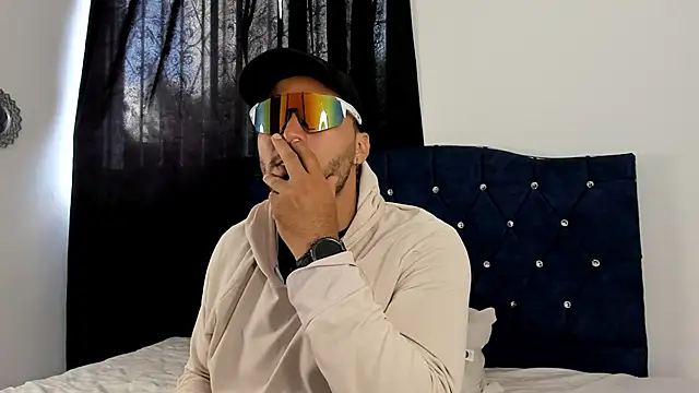 Snapshot of LoganRyder chatting on 11-14-25, 12:37 LoganRyder online show from 11-14-25, 12:37