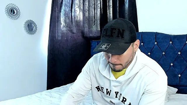 Snapshot of LoganRyder chatting on 11-18-25, 12:20 LoganRyder online show from 11-18-25, 12:20