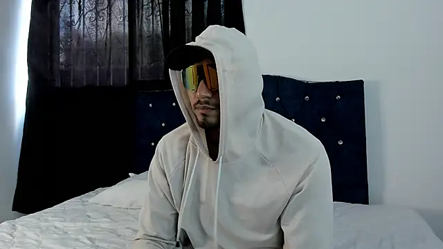 Snapshot of LoganRyder chatting on 11-26-25, 12:28 LoganRyder online show from 11-26-25, 12:28