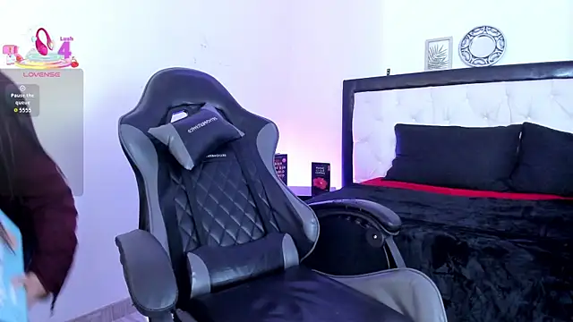 Snapshot of Sara_Roades chatting on 11-29-25, 07:06 Sara Roades online show from 11-29-25, 07:06