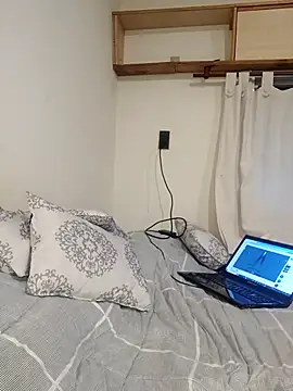 Snapshot of Chinitaluna chatting on 11-17-25, 10:37 Chinitaluna online show from 11-17-25, 10:37