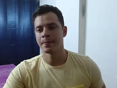 Snapshot of Alex_b28 chatting on 10-09-25, 01:03 Alex b28 online show from 10-09-25, 01:03