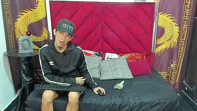 Pride couple online show from 12-21-25, 12:18