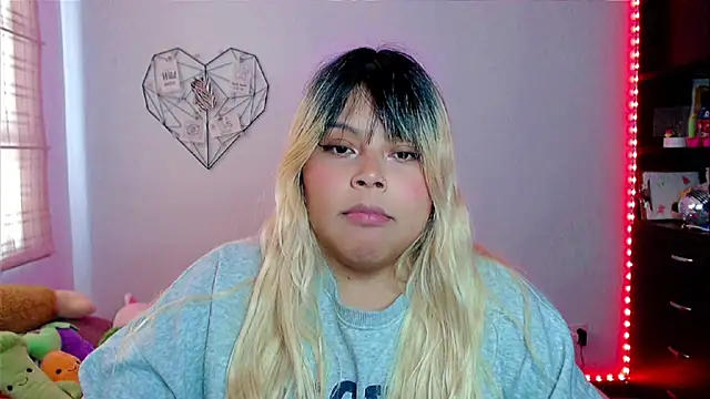 EllieMoonX online show from 11-15-25, 05:31