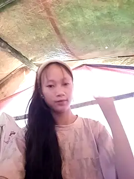 Snapshot of minachao- chatting on 10-19-25, 02:12 minachao- online show from 10-19-25, 02:12