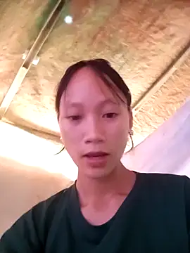 Snapshot of minachao- chatting on 10-31-25, 03:07 minachao- online show from 10-31-25, 03:07