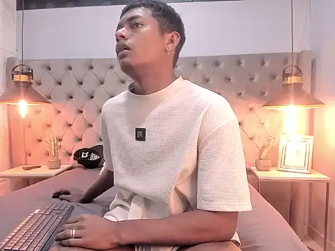 MorenitoDigno online show from 10-21-25, 07:25