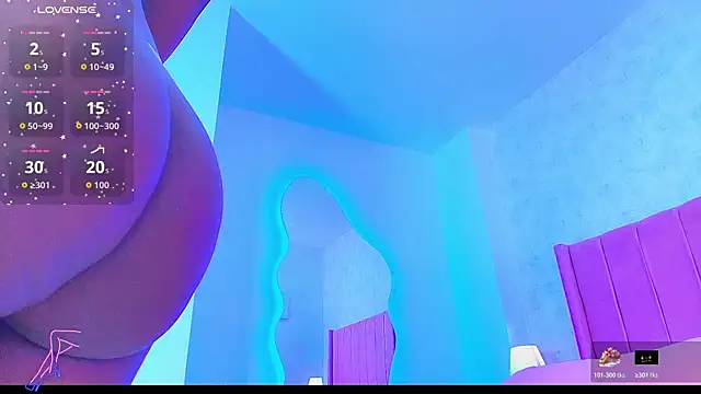 Snapshot of alexandralopez- chatting on 10-22-25, 04:35 alexandralopez- online show from 10-22-25, 04:35