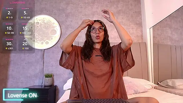 Snapshot of alexandralopez- chatting on 11-24-25, 06:51 alexandralopez- online show from 11-24-25, 06:51